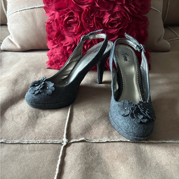 Fioni Gray Floral Women's Heels - Picture 1 of 7